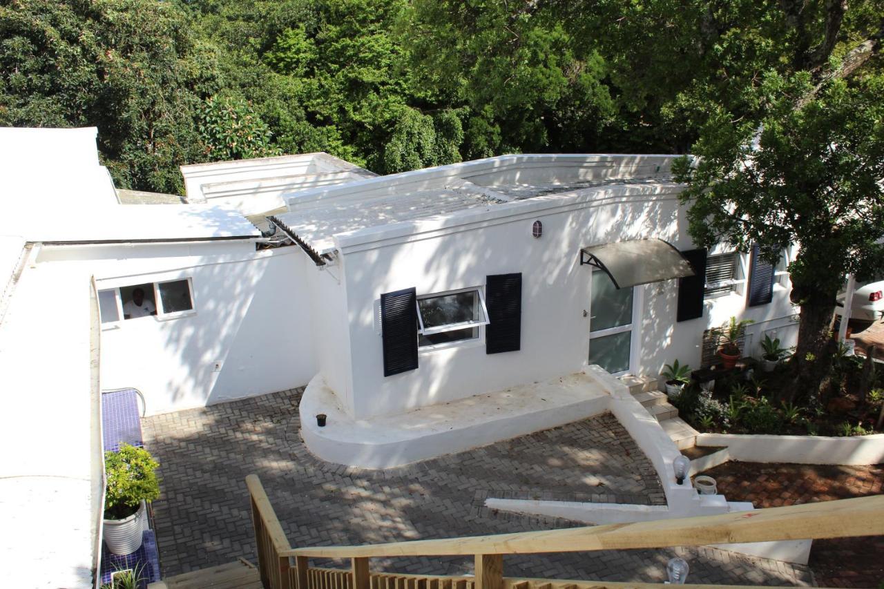 Blue'S Guest House - East London Bonza Bay Exteriör bild