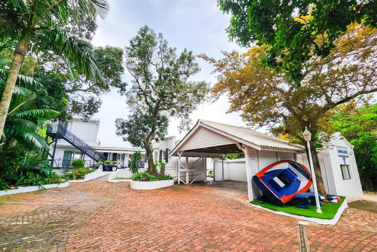 Blue'S Guest House - East London Bonza Bay Exteriör bild