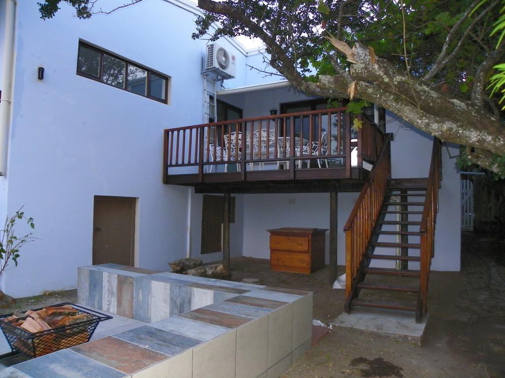 Blue'S Guest House - East London Bonza Bay Exteriör bild