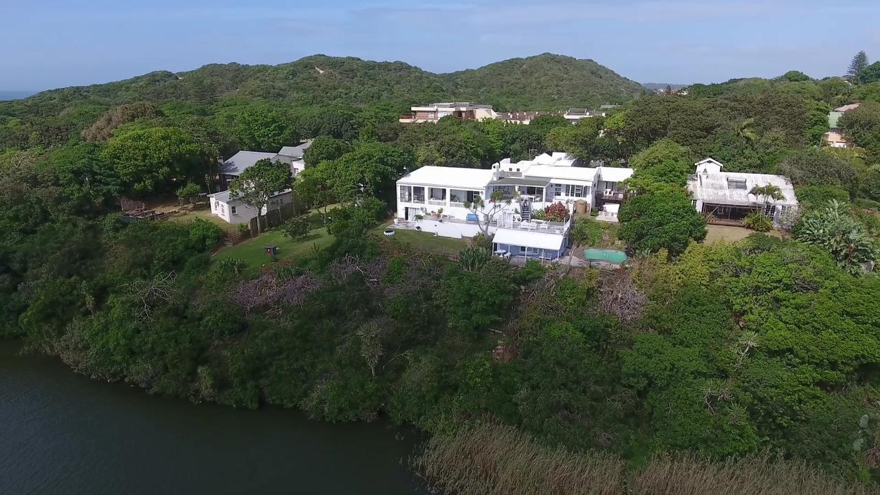 Blue'S Guest House - East London Bonza Bay Exteriör bild