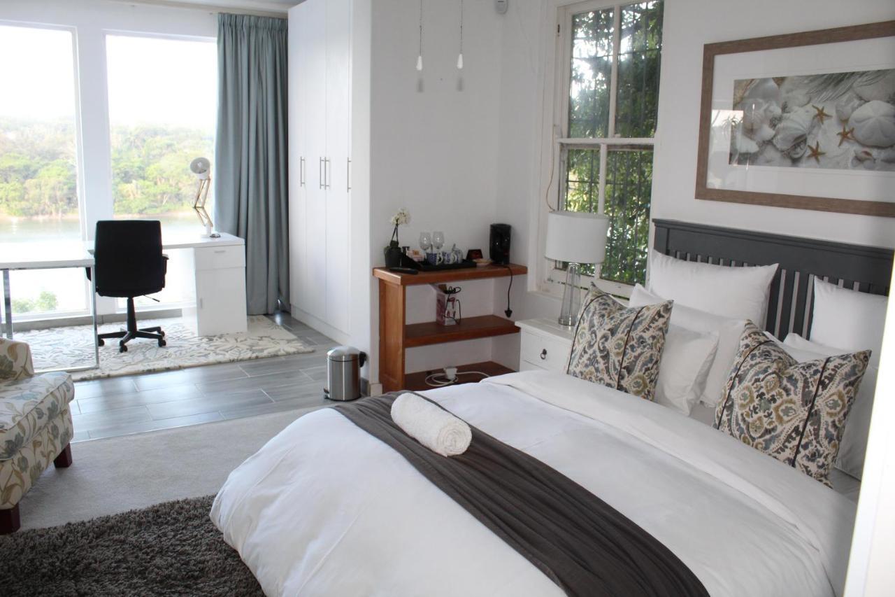 Blue'S Guest House - East London Bonza Bay Exteriör bild